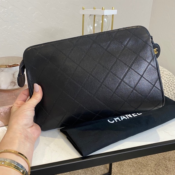 SOLD ✘ ᴄʜᴀɴᴇʟ ʟᴀʀɢᴇ ϙᴜɪʟᴛᴇᴅ ʟᴀᴍʙsᴋɪɴ ᴄᴄ ᴄʟᴜᴛᴄʜ ʙᴀɢ - Picture 2 of 8